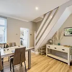 13 Ruby Street, Bishy Rd Retreat 펜션 *